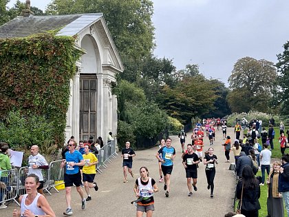 Queen Anne’s Alcove in Kensington Gardens makes a wonderful back drop to the runners